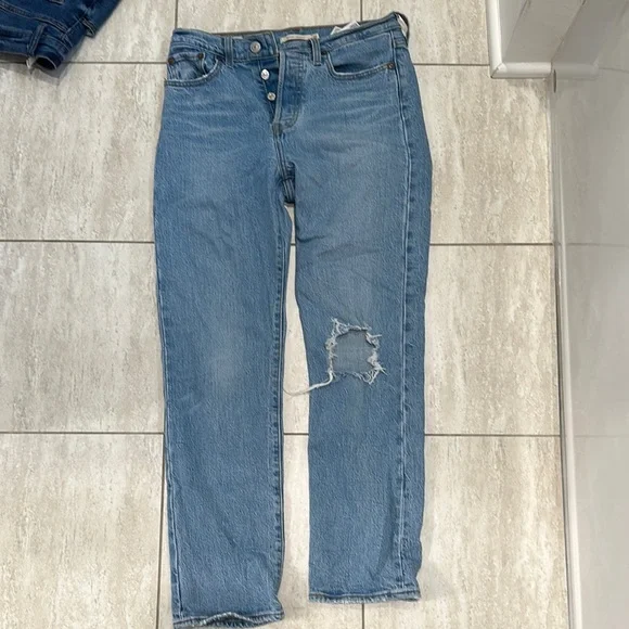 Levi's Light Blue Straight Leg Jeans - Picture 1 of 3